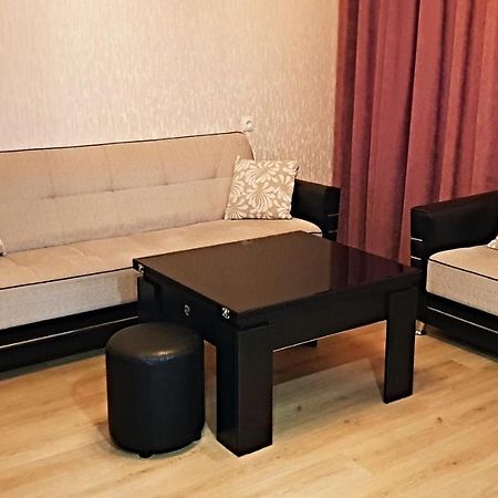 Bright And Cozy Apartment On Aghmashenebeli Avenue Tbilisi Ngoại thất bức ảnh