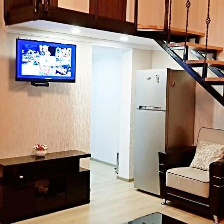 Bright And Cozy Apartment On Aghmashenebeli Avenue Tbilisi Ngoại thất bức ảnh