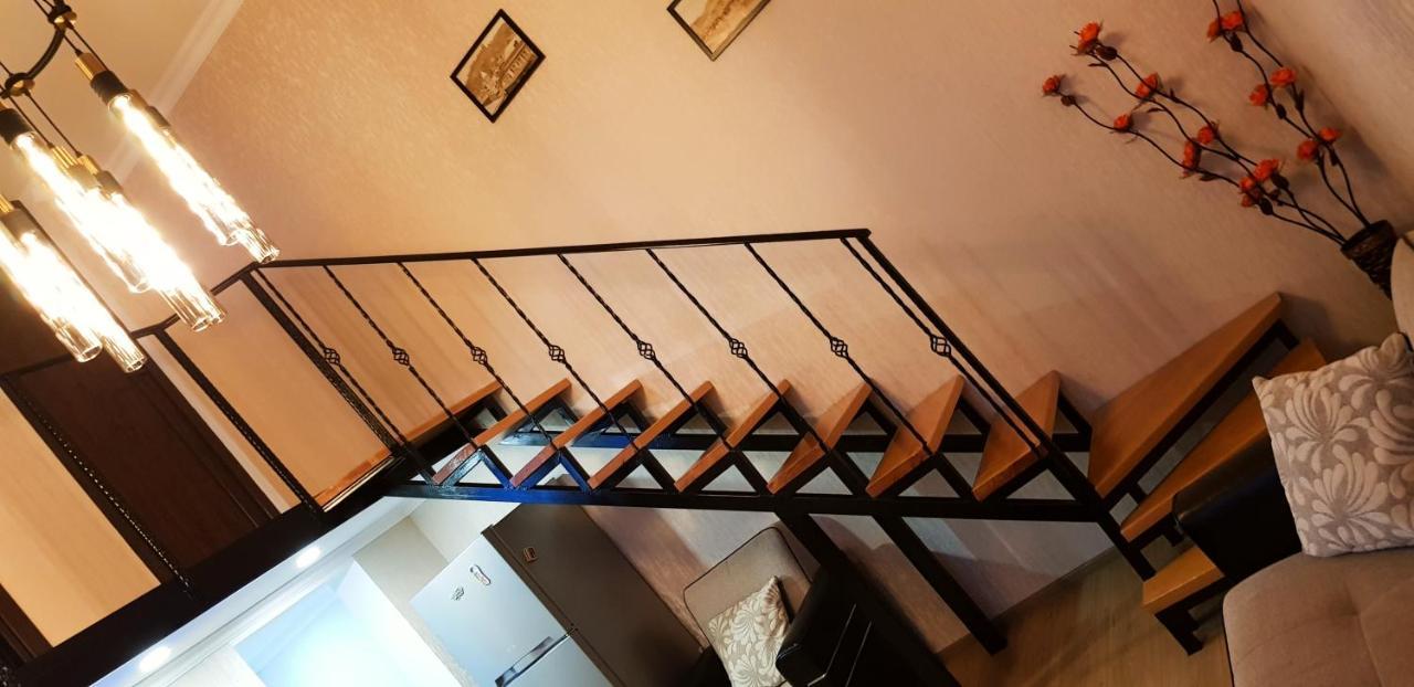 Bright And Cozy Apartment On Aghmashenebeli Avenue Tbilisi Ngoại thất bức ảnh