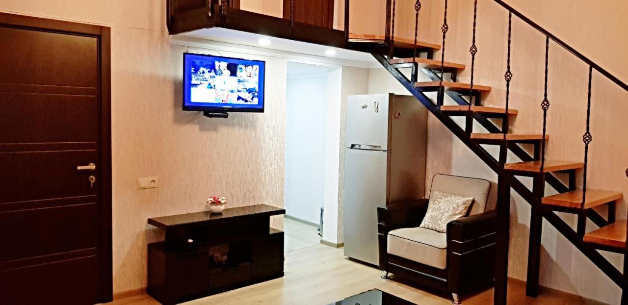 Bright And Cozy Apartment On Aghmashenebeli Avenue Tbilisi Ngoại thất bức ảnh