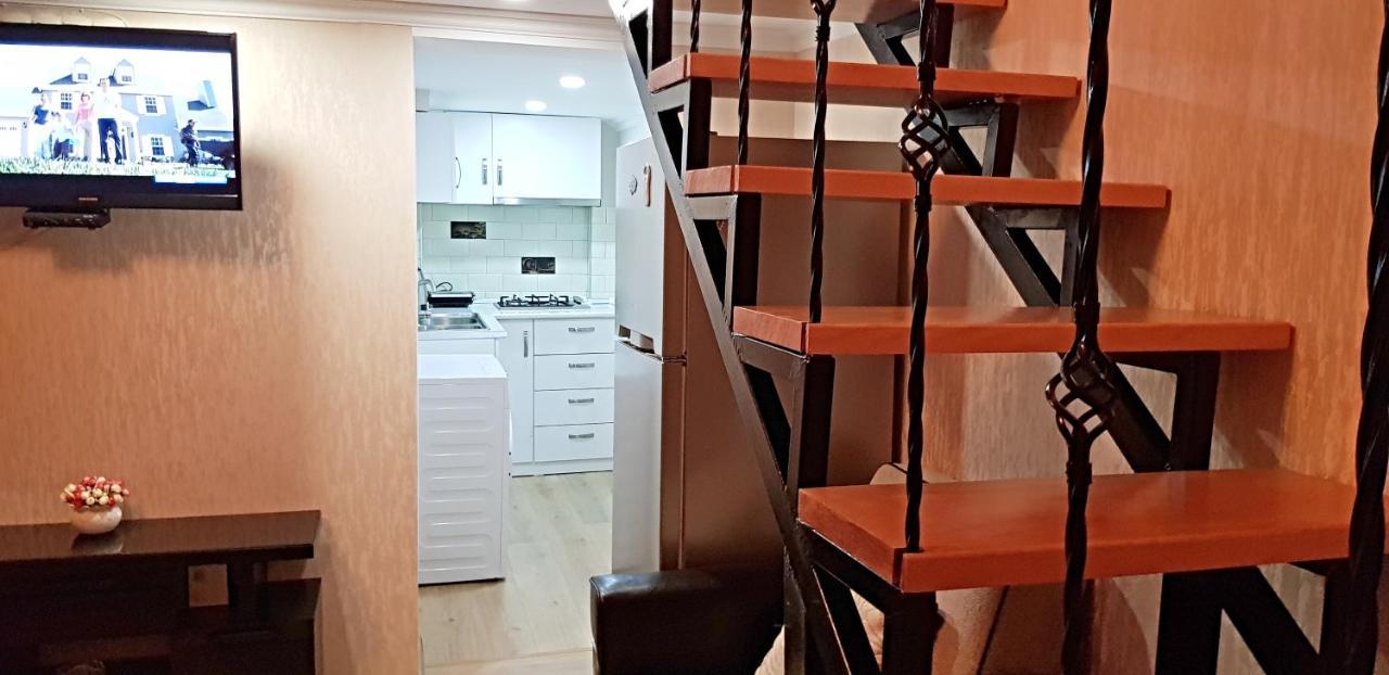 Bright And Cozy Apartment On Aghmashenebeli Avenue Tbilisi Ngoại thất bức ảnh
