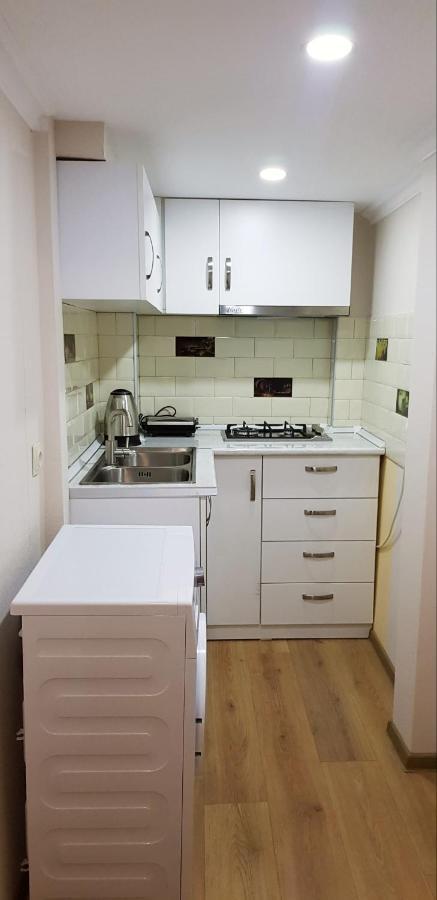 Bright And Cozy Apartment On Aghmashenebeli Avenue Tbilisi Ngoại thất bức ảnh