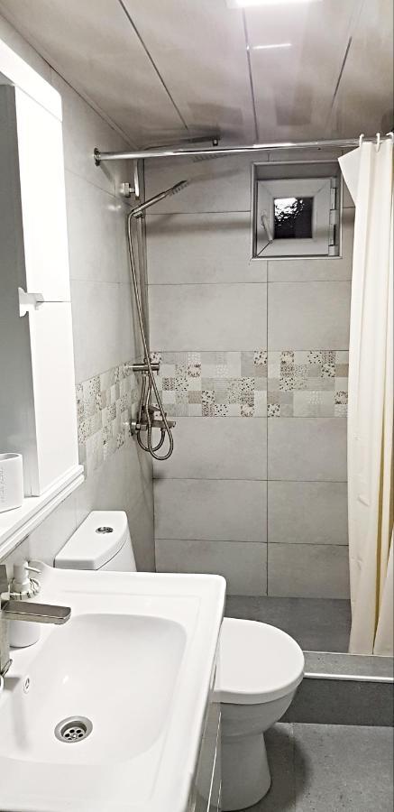 Bright And Cozy Apartment On Aghmashenebeli Avenue Tbilisi Ngoại thất bức ảnh