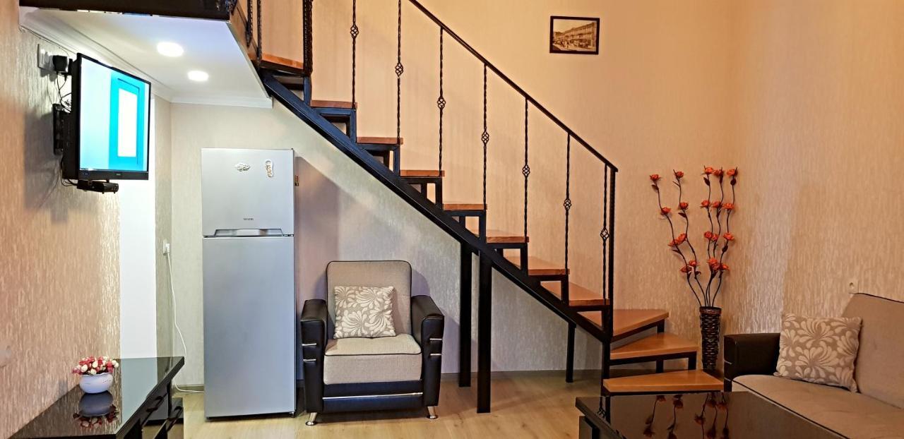 Bright And Cozy Apartment On Aghmashenebeli Avenue Tbilisi Ngoại thất bức ảnh