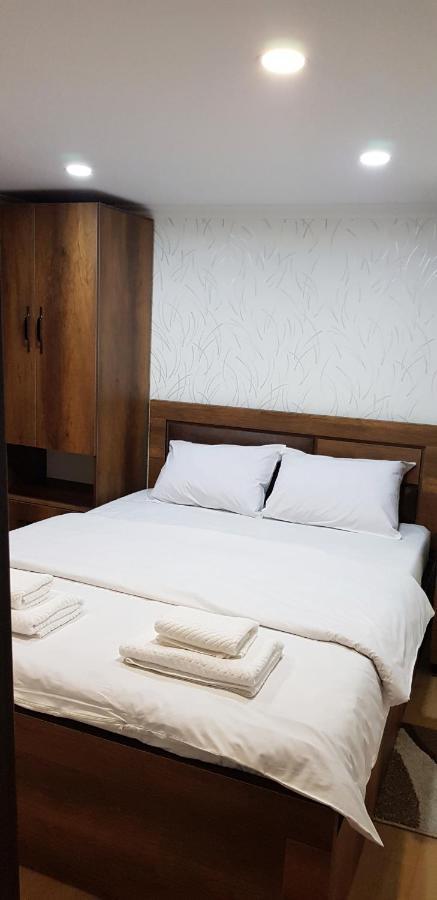Bright And Cozy Apartment On Aghmashenebeli Avenue Tbilisi Ngoại thất bức ảnh